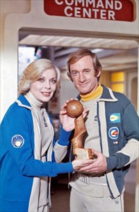Barbara Bain presents the best actor award to Nick Tate